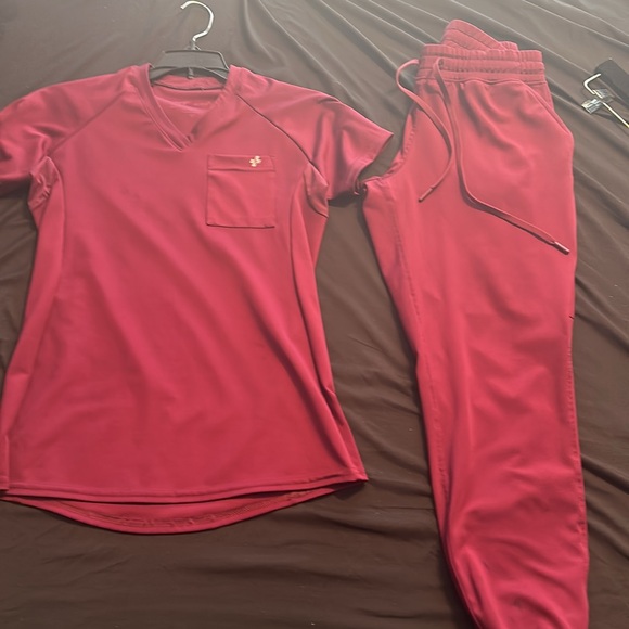 FIT Scrubs Set - Picture 8 of 8